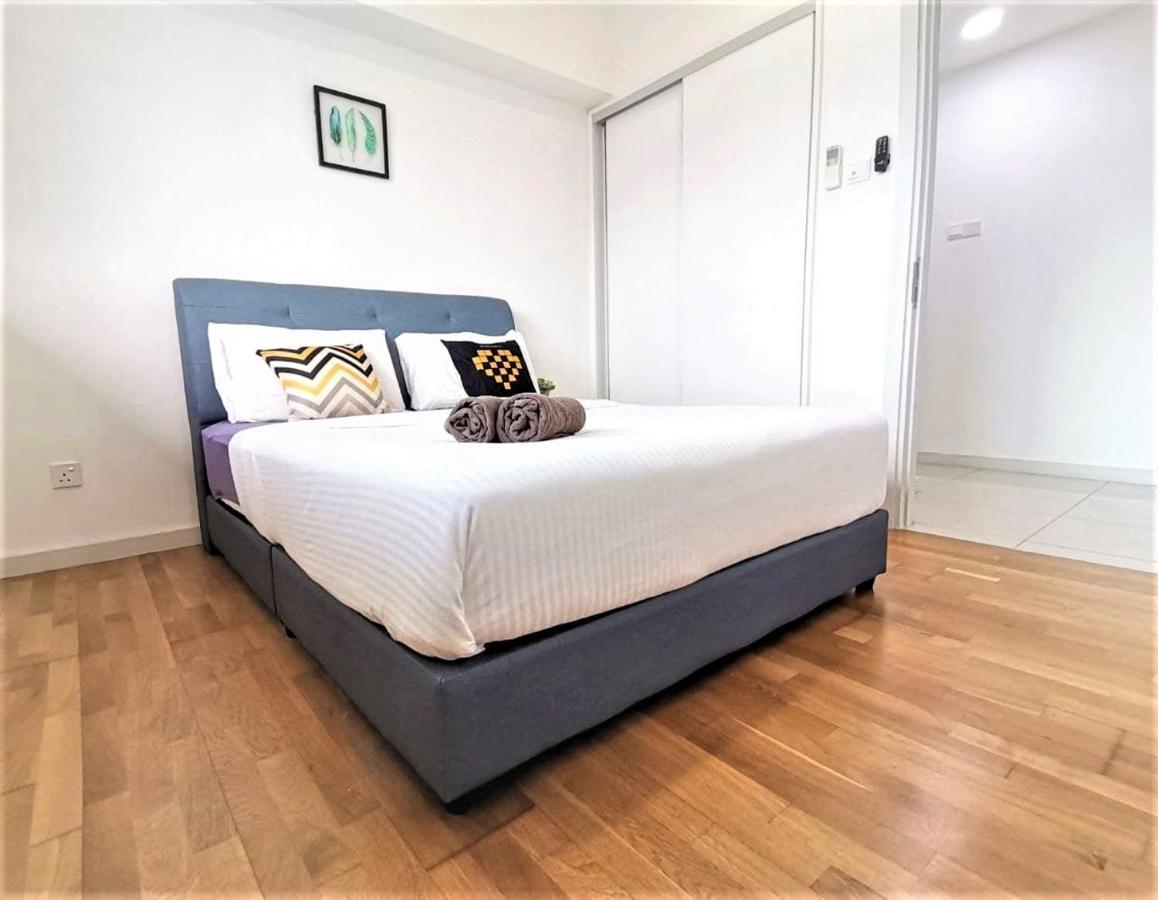 Iskandar Residences 2br 5pax 5 Mins Legoland Wi-fi Sky Pool 360